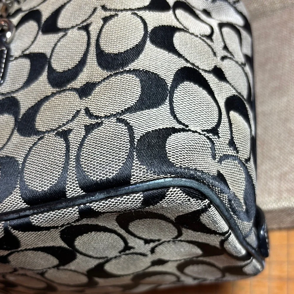 Coach Black Grey Signature Backpack 8”Lx10”Hx4.75W Silver Metal Clip GUC 2002 - Picture 8 of 17